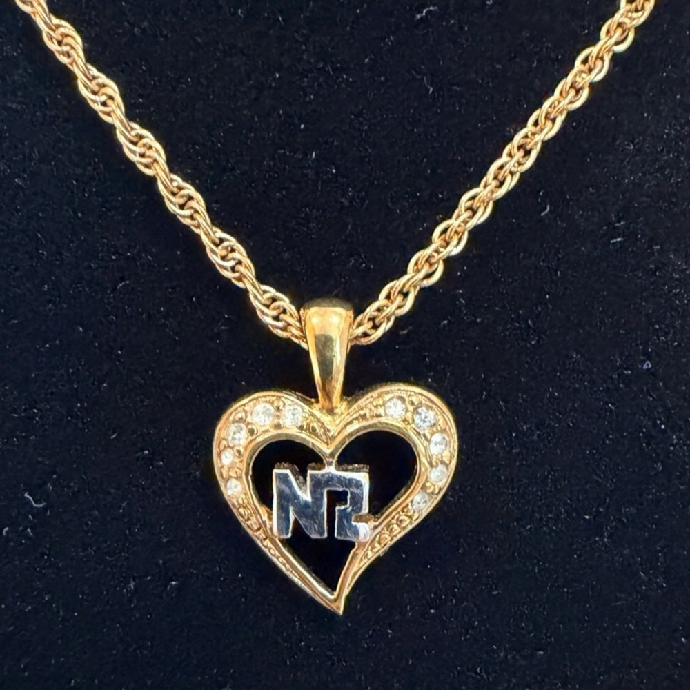 EUC Nina Ricci NR Crystal Heart Pendant Necklace Not Tarnished